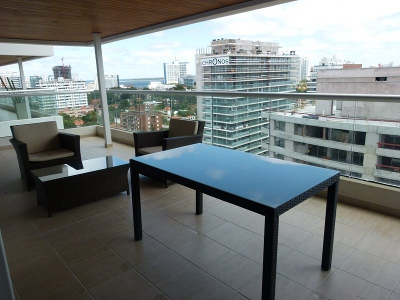 Departamento en alquiler Playa Brava , en edificio con amenities